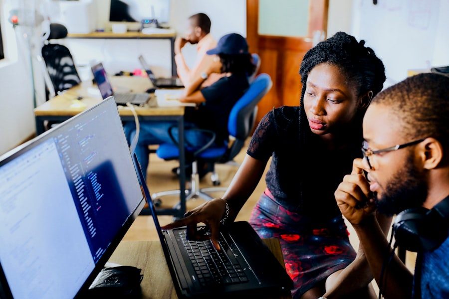 IT professionals in overleg